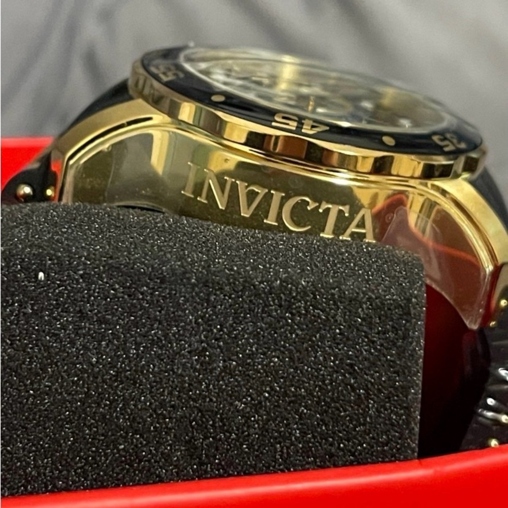 Invicta men’s Black and Gold Chronograph Pro Diver Stainless Steel Quartz Watch - Picture 5 of 9
